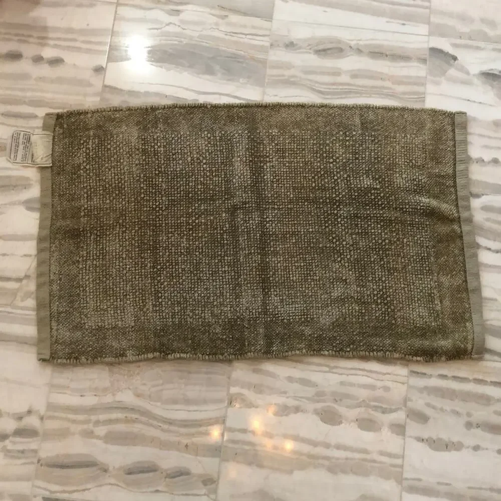 18.5”x31” chenille throw rug Taupe euc multiples